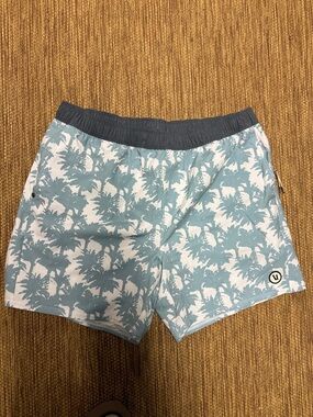 Vuori Gray Elastic Waist Swim Trunks with Light Gray Liner